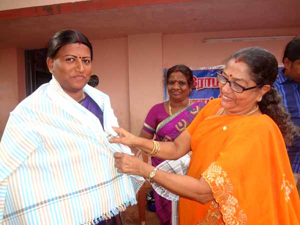 பட்டதாரி ஆசிரியைகள்