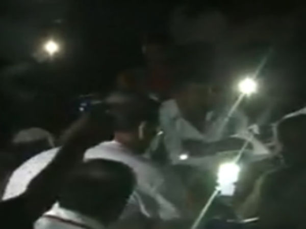 வெளிச்சப் புள்ளிகளுக்கு மத்தியில்...