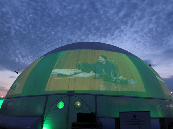 பிரம்மாண்ட டூம்