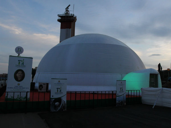 சென்னை விமான நிலையத்தில்