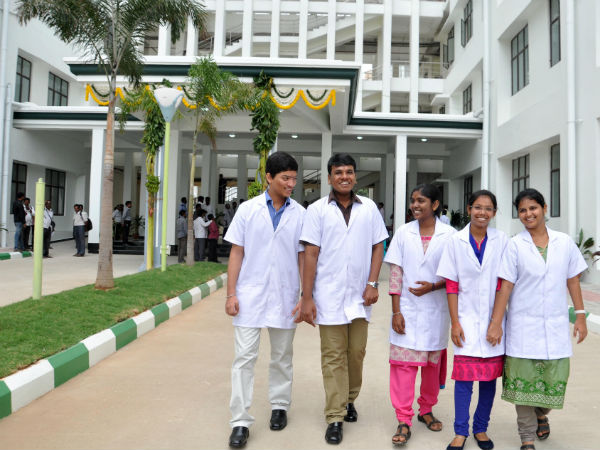Jayalalithaa inaugurates new medical college