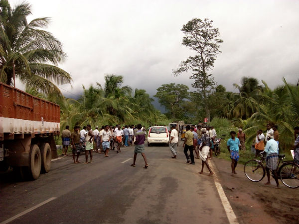 Auto and lorry smashed in Sengottai; 5 died
