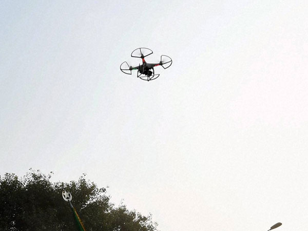 100 அடி உயரத்தில் கண்காணிப்பு: