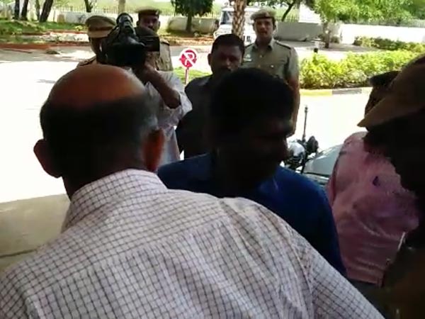 விசாரணை...