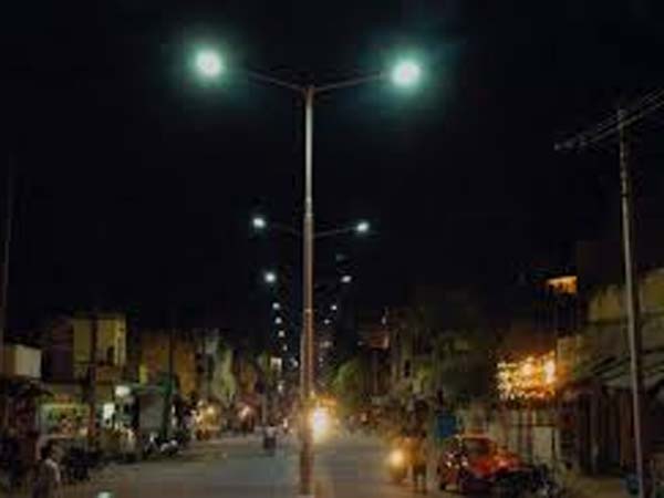 ஆர்.கே.நகரில் எல்இடி லைட்டுகள்