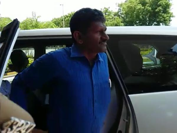 போலீஸ் விசாரணை...