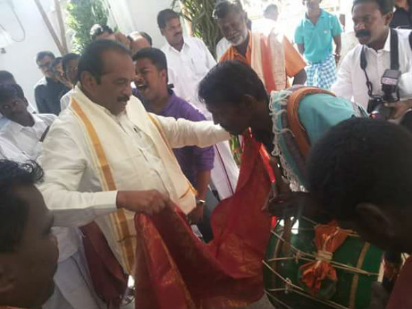 கருப்பு எங்கே?