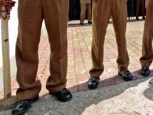 தயார் நிலையில் வீரர்கள்