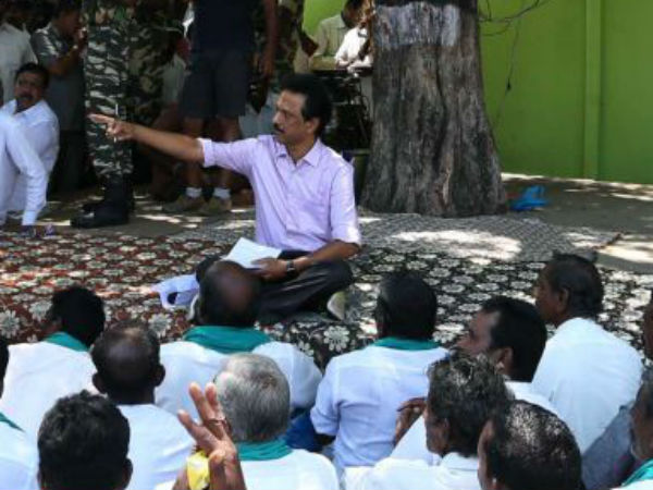 விவசாயிகளிடம் பேச்சு