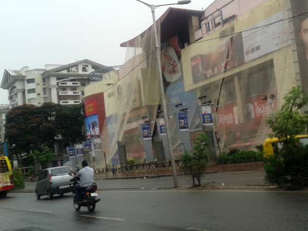 Autos and call taxies operated in Bangalore amid Karnataka bandh Autos and call taxies operated in Bangalore amid Karnataka bandh