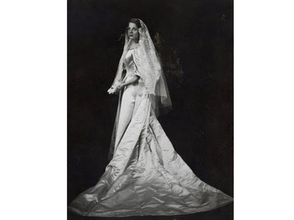 பொலிவிழந்த கவுன்...