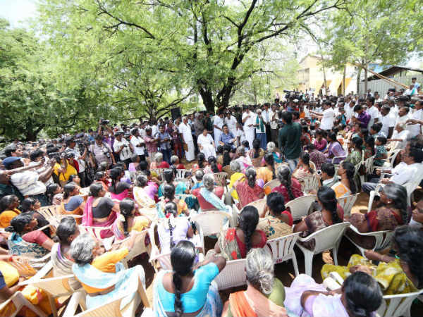 மக்களிடம் குறைகேற்பு