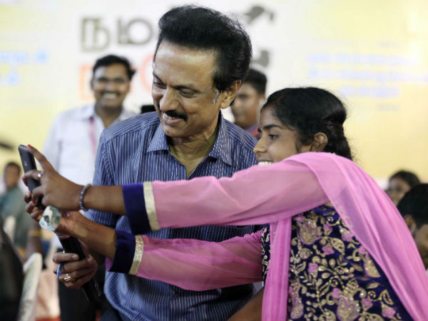 மாணவர்கள் வருகை