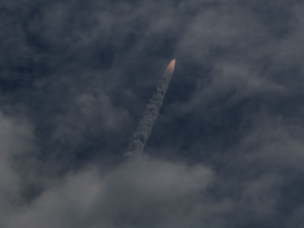 பூமியைச் சுற்றி வரும்... பூமியைச் சுற்றி வரும்...