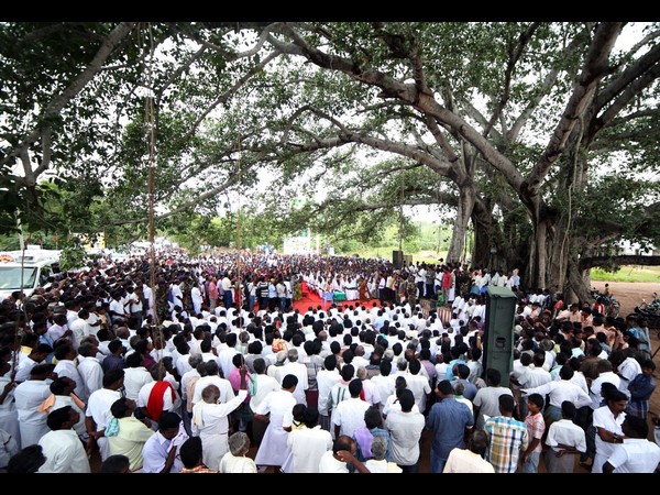 ஆலமரத்தடியில் சந்திப்பு