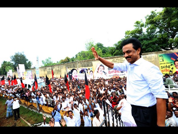 மகளிர் சுய உதவிக்குவினர்