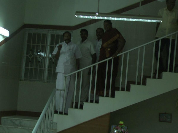 Karur ADMK cadres running out from reporters