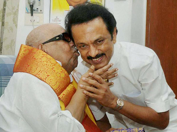 பேரைக் காப்பாற்றுவார்..