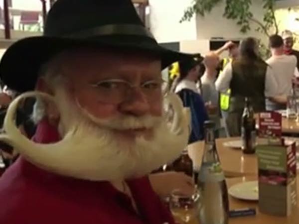 நடுவர் குழு...