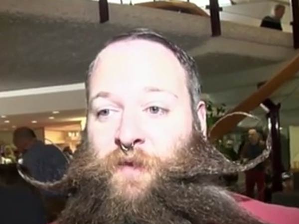 விதவிதமாக தாடி, மீசை...