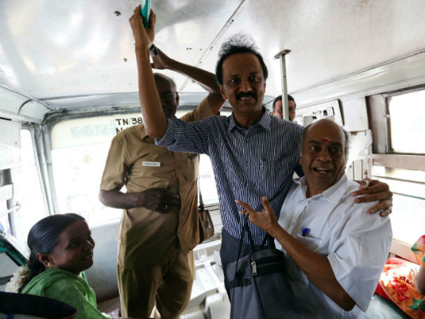 பேருந்தில் பயணம்