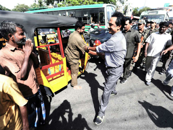 தொழிலாளர்களிடம் குறை கேட்பு