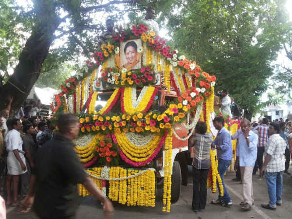 Fans pay rich tributes to Manorama