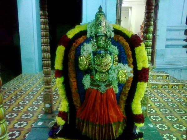 அரிசி மாவில் கோலம்