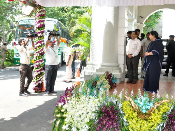 தொடங்கி வைத்தார் ஜெயலலிதா