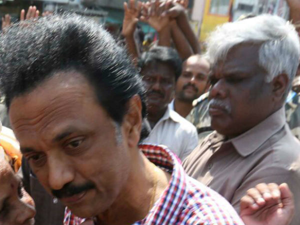 மாணவர்களுடன் பேச்சு