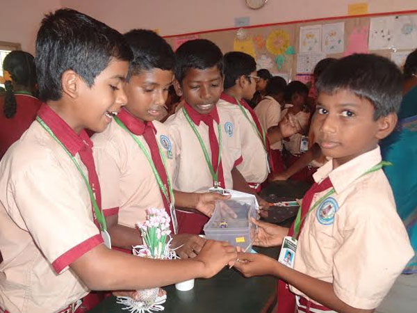 Students make wonderful crafts with useless things