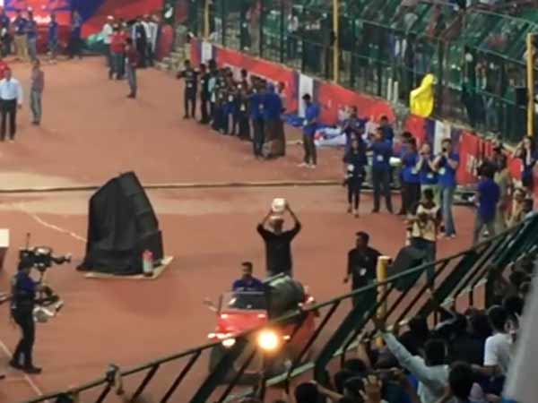 Jaya upset over the importance given to Rajinikanth during the opening of ISL