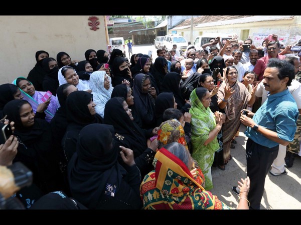 இஸ்லாமிய மக்களுடன்