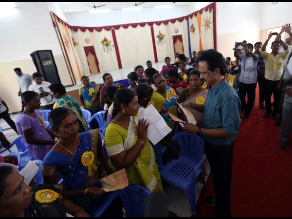 வேலையில்லா பட்டதாரிகள்