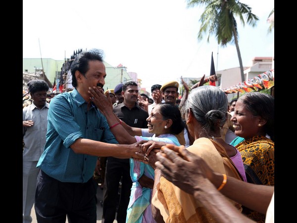 பெண்கள் மத்தியில் பேச்சு