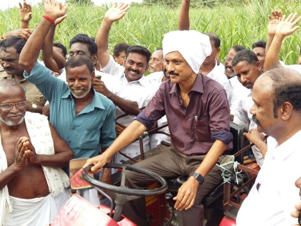 டிராக்டர் பயணம்