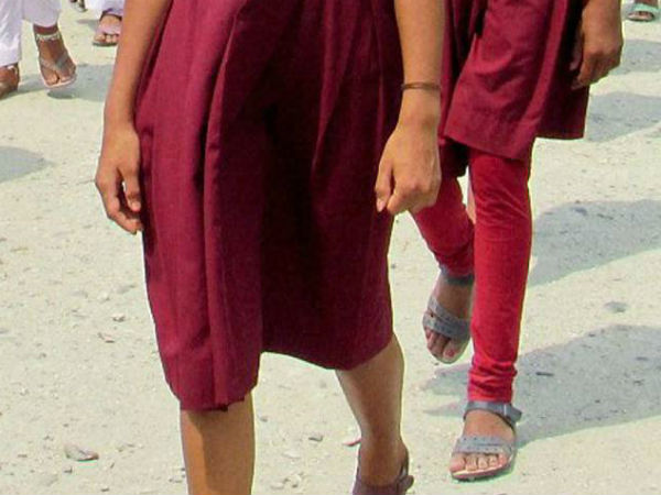 பள்ளிகளைச் சுற்றிலும் உள்ள பகுதிகளில் பள்ளிகளைச் சுற்றிலும் உள்ள பகுதிகளில்