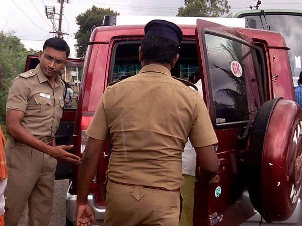 Tenkasi range police raids TN- Kerala Border