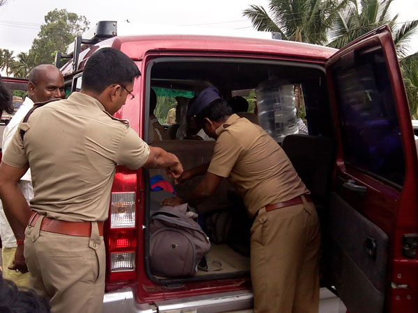 Tenkasi range police raids TN- Kerala Border