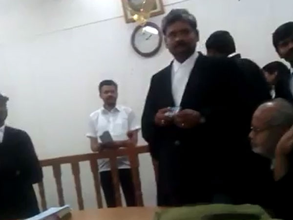 நீதிமன்றத்தில் ஆஜர்