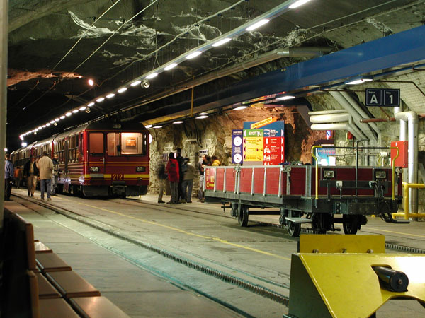 முகநூலின் ஆதிக்கம்