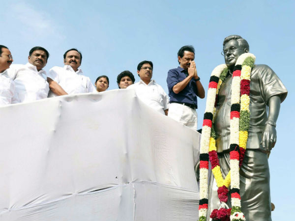 வீரபாண்டி ஆறுமுகம்