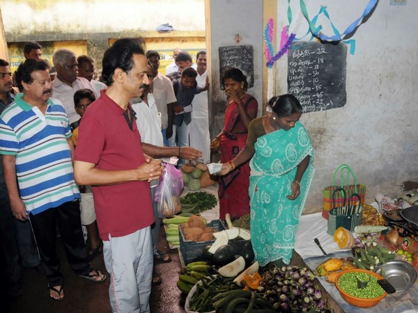 பூ கொடுத்த குப்பு