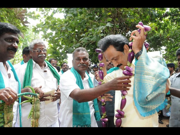 உழவர் சந்தையில்