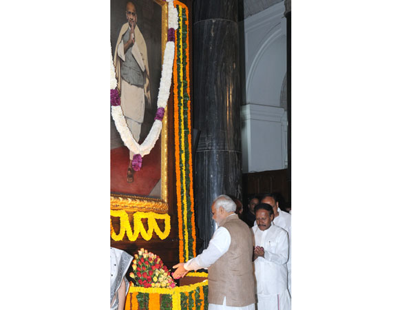 India remembers Sardar Patel, Modi to flag off Run for Unity