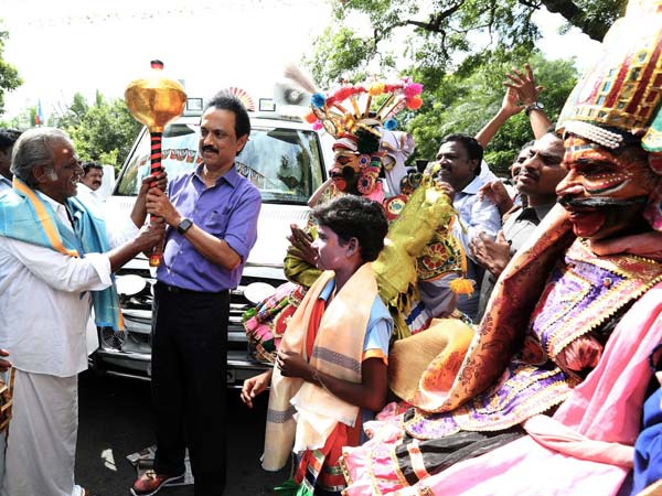 உற்சாக வரவேற்பு