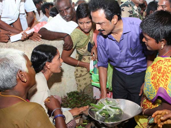 காய்கறி வாங்கிய ஸ்டாலின்