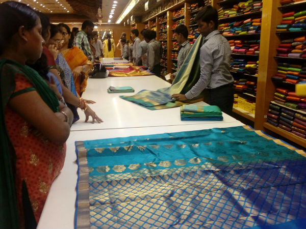 ஜொலி ஜொலிக்கும் புடவைகள்