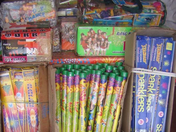 பட்டாசு, பலகாரம்