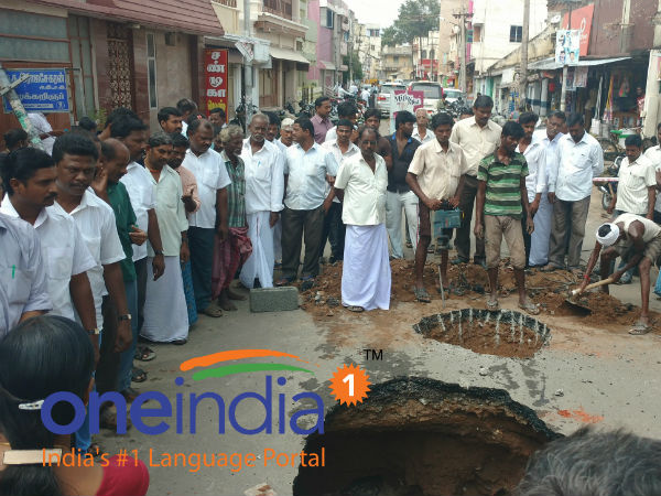 Big hole causes traffice snarl in Karur